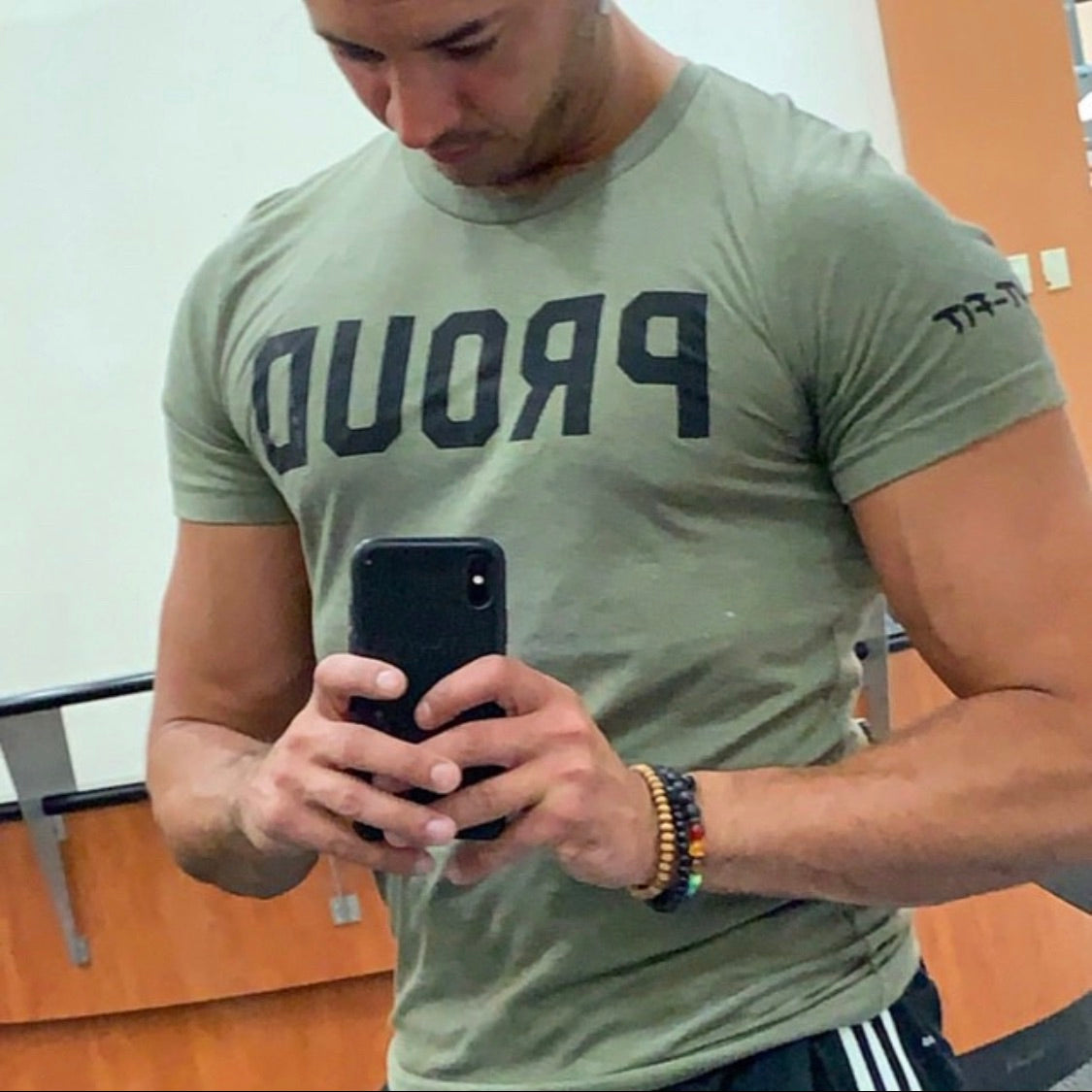 Signature Proud T - Olive
